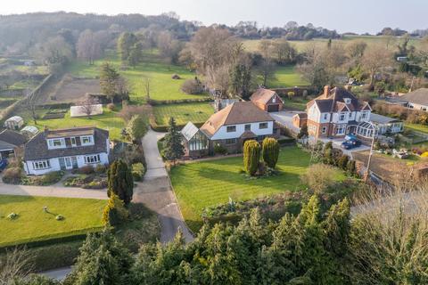 Canterbury Road, Elham, Canterbury, CT4 3 bed detached house for sale