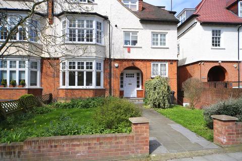 Platts Lane, Hampstead, London NW3 3 bed flat for sale