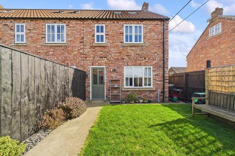 4 Manor Rise, Main Street, Foxholes... 3 bed semi