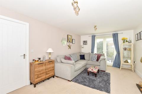 Barncroft Drive, Haywards Heath RH16 3 bed semi