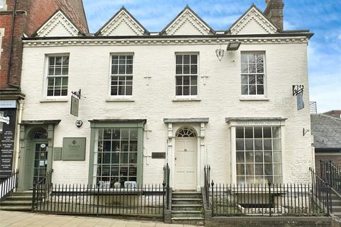 High Street, Winchester, Hampshire 2 bed apartment for sale