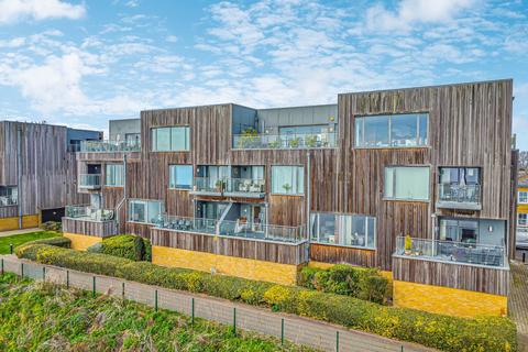 Parade Walk, Shoebury Garrison SS3 2 bed apartment for sale