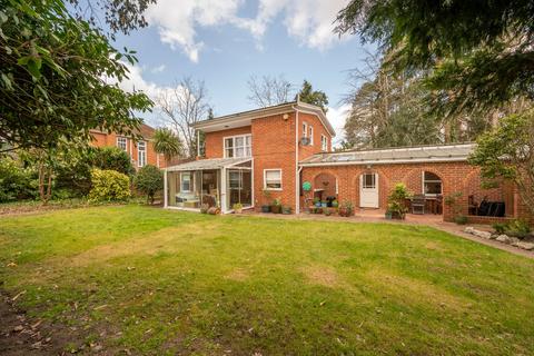 Firlands, Weybridge, KT13 3 bed detached house for sale