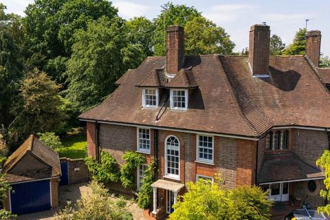 Ashcombe Avenue, Surbiton KT6 4 bed semi