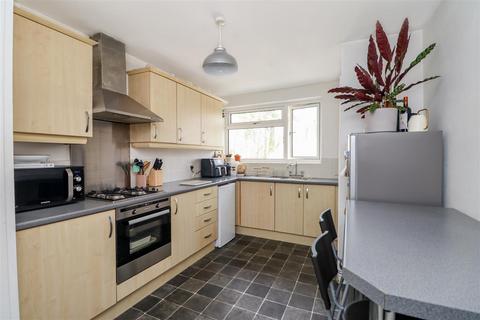 Worthing Road, Horsham 2 bed maisonette for sale