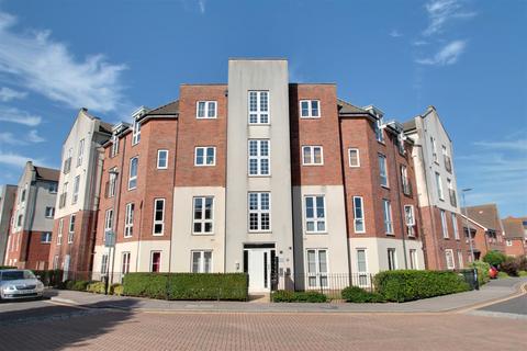 19 Cambrian Way, Worthing 2 bed flat for sale