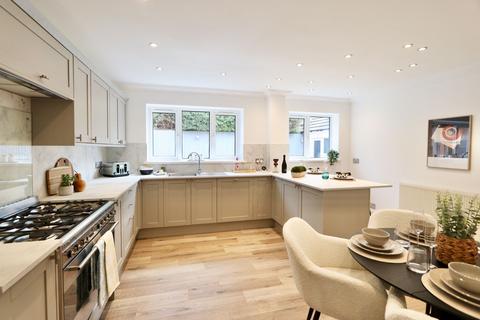 Glendale Gardens, Fleur De Lis, NP12 4 bed detached house for sale