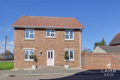 Springfield Meadows, Little Clacton CO16 3 bed detached house for sale