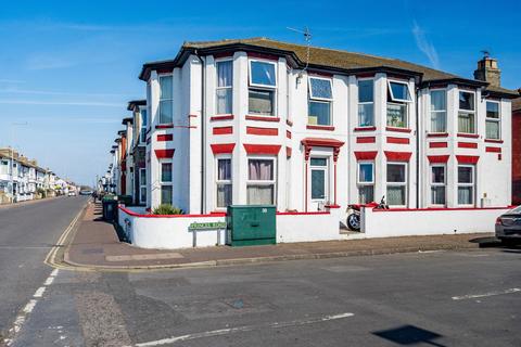 Nelson Road North, Great Yarmouth 6 bed end of terrace house for sale