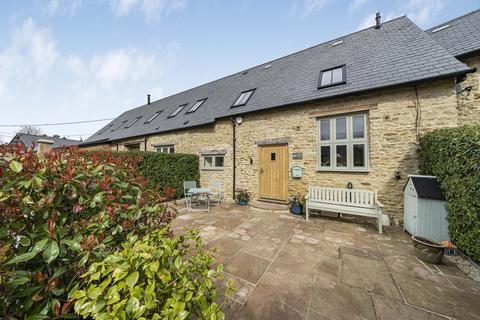 2 Irons Court, Middle Barton, OX7 2 bed cottage for sale