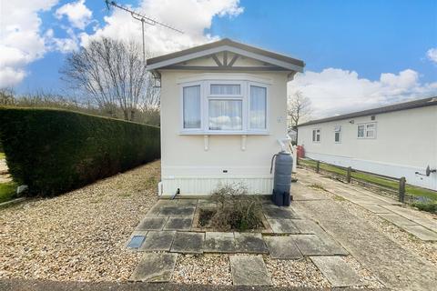 Lower Dunton Road, Brentwood, Essex 2 bed park home for sale