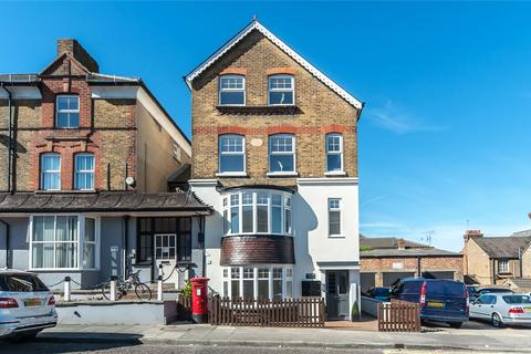 Park Road, Sittingbourne, Kent, ME10 1 bed flat for sale
