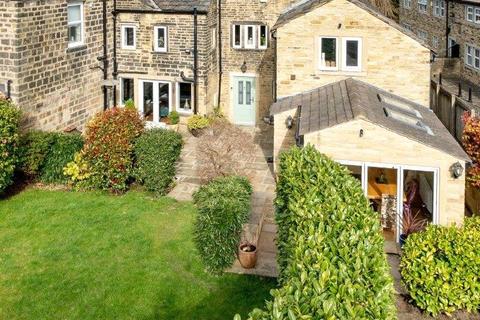 Mawcroft Close, Rawdon, Leeds 5 bed link detached house for sale