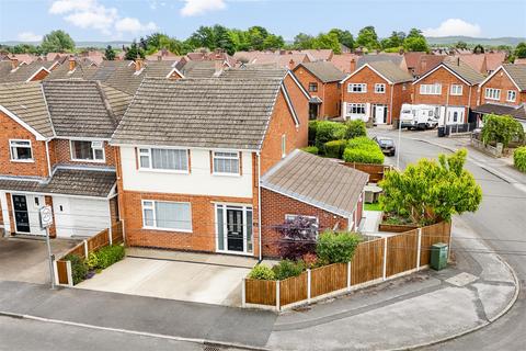 Edgewood Drive, Hucknall NG15 3 bed detached house for sale