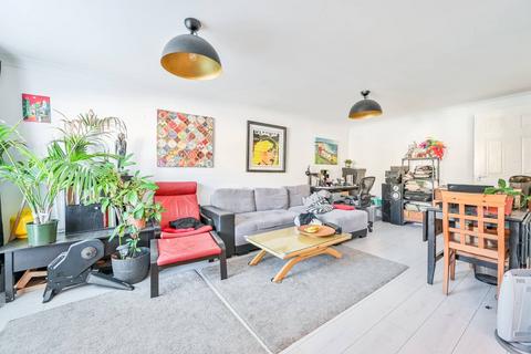 Johnson Lock Court, Candle Street... 2 bed flat for sale