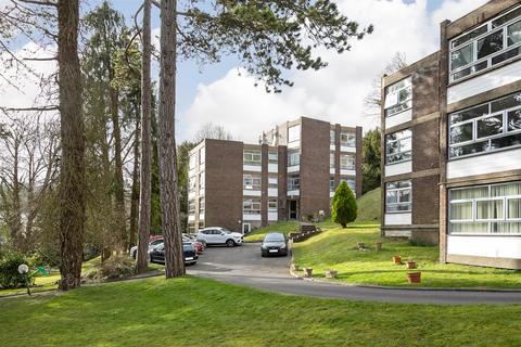 Court Bushes Road, Whyteleafe CR3 2 bed apartment for sale