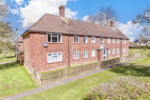 Milton Gardens, Tonbridge TN9 2 bed apartment for sale