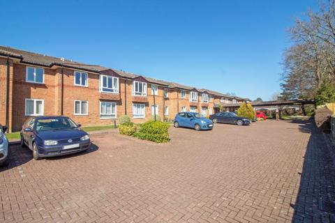 Dene Court, Cowplain, PO8 8HD 1 bed flat for sale