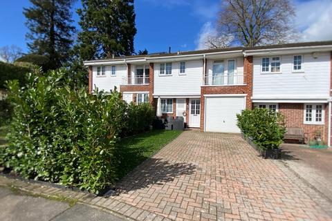 Milton Close, Henley