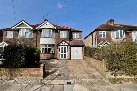 Roxborough Avenue, Isleworth TW7 4 bed semi
