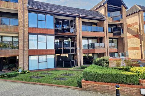 Shorland Court, Esplanade, Rochester 2 bed apartment for sale