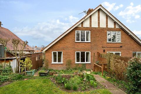 Heathfield Gardens, Midhurst, GU29 2 bed semi