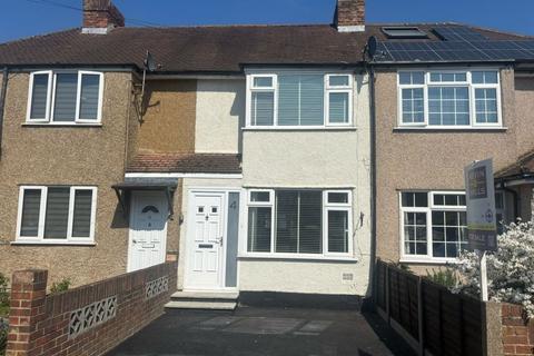 Ashleigh Avenue, Egham, Surrey, TW20 2 bed terraced house for sale