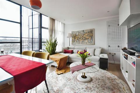 Point Wharf Lane, Brentford 2 bed maisonette for sale