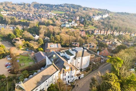 77 Old London Road, Hastings, TN35 2 bed flat for sale