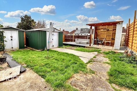 Shap Crescent, Carshalton 1 bed maisonette for sale
