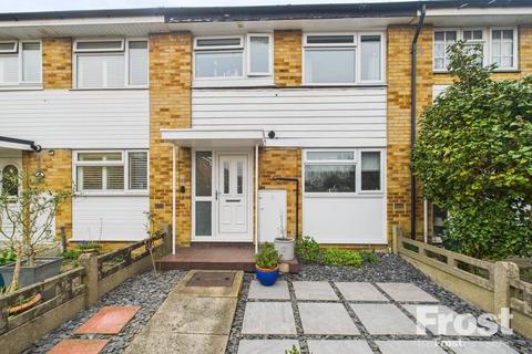 Bideford Close, Feltham, Middlesex, TW13 2 bed terraced house for sale