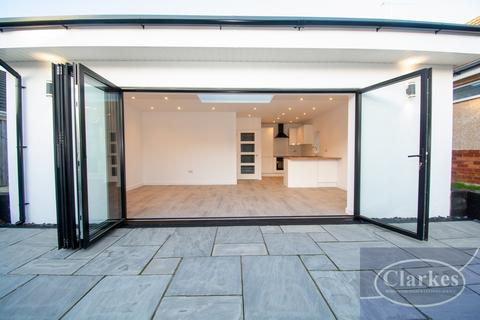 REBUILT & EXTENDED Middle Road... 3 bed detached bungalow for sale