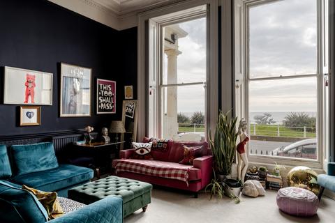 2 bedroom ground floor flat for sale