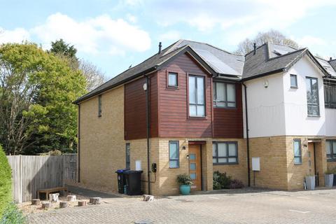 CANNON MEWS, FETCHAM, KT22 3 bed semi
