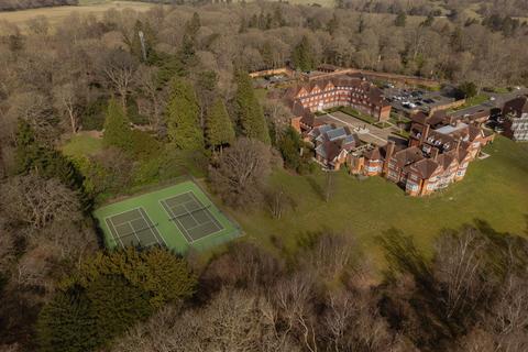 Elizabeth Drive, Banstead SM7 2 bed apartment for sale