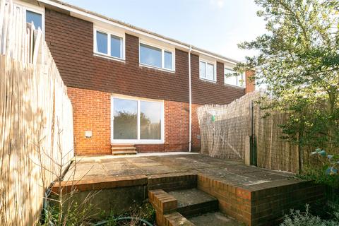 Clover Road, Surrey GU2 3 bed terraced house for sale