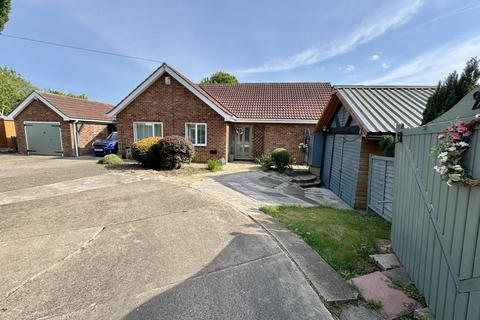 Hull Bridge Road, Beverley, HU17 9RT 3 bed detached bungalow for sale