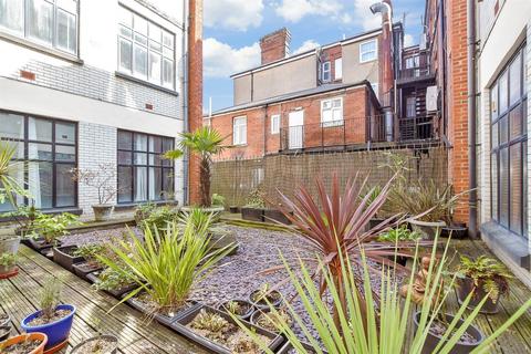 The Hard, Portsmouth, Hampshire 2 bed apartment for sale
