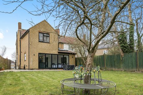 Cambridge Crescent, High Wycombe... 4 bed semi
