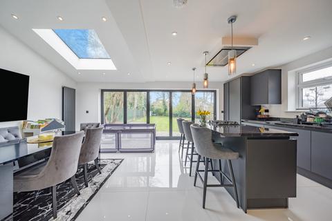 Cambridge Crescent, High Wycombe... 4 bed semi