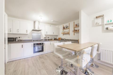 Grayling Close, Godalming 2 bed flat for sale