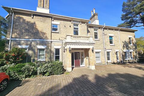 16 Wimborne Road, Bournemouth, BH2 2 bed apartment for sale