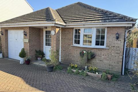 Copthorne Bank, Copthorne, Crawley 3 bed detached bungalow for sale