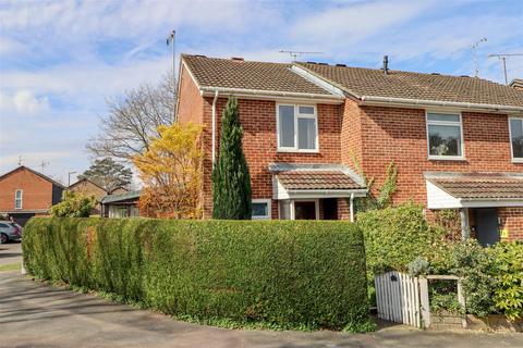 Drake Close, Horsham 2 bed end of terrace house for sale