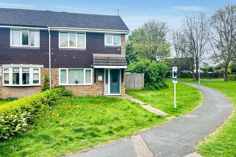 Collins Walk, Newport Pagnell 3 bed semi