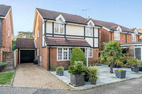 Village Close, Weybridge, KT13 4 bed house for sale