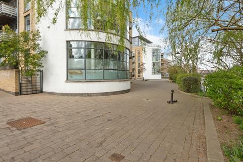 Ferry Lane, Brentford TW8 2 bed apartment for sale