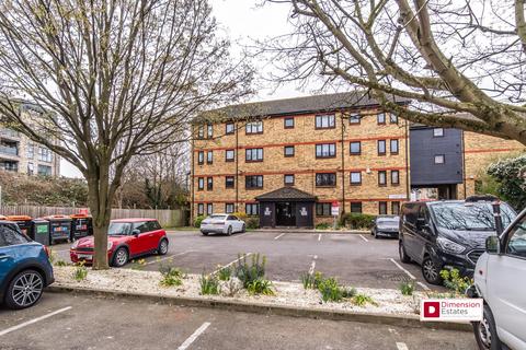 29 Leaside Road, Upper Clapton... 1 bed flat for sale