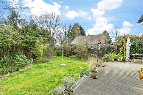 Barnfield, Lewes BN7 3 bed detached bungalow for sale