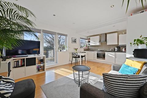 Chatsworth Gardens, Acton 1 bed flat for sale